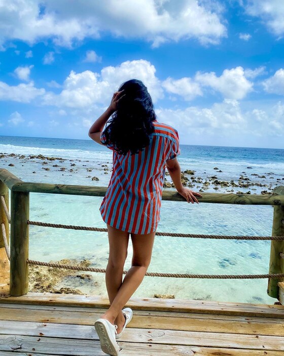 एका नेटकऱ्यांने रसिकाच्या या फोटोवर अगं A...... पोरी...इकडे बघ की!!!!..अशी मजेदार कमेंट देखील केली आहे.