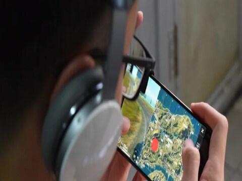  PUBG खेळण्याच्या नादात अल्पवयीन तरुणाने त्याच्या घरचे 3 लाख रुपये उडवल्याचा (kid spent 3 lakh rupees on PUBG game) धक्कादायक प्रकार समोर आला आहे.