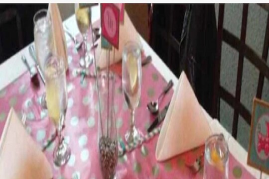 विचित्र! घरी पार्टीला बोलावलं आणि जेवण झाल्यावर मागितले पैसे