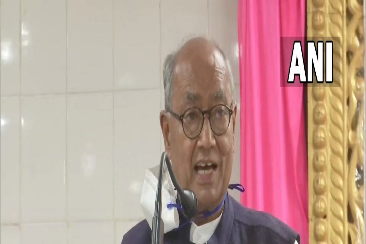 स्वतःच्या शेणात लोळणारी गाय माता कशी असू शकेल? सावरकरांचा संदर्भ देत दिग्विजय सिंहांचं वादग्रस्त विधान