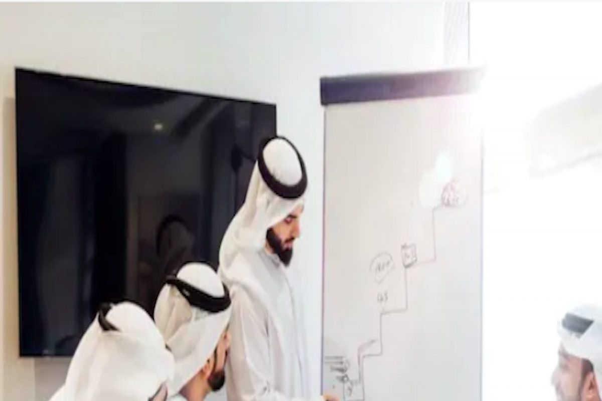 काळानुसार बदलतोय UAE, बिगर मुस्लीम जोडप्यांसाठी पहिलं सिव्हिल मॅरेज लायसन्स जारी