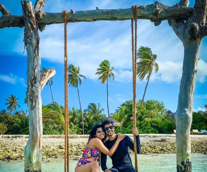 या मालिकेमुळे ती महाराष्ट्राच्या घराघरात पोहचली. रसिकांने यापूर्वी पोश्टर गर्ल, गॅट मॅट, बघतोस काय मुजरा कर या चित्रपटात महत्वाच्या भूमिका साकारल्या आहेत.तुम बिन मोहें… या व्हिडीओ अल्बममध्ये गायनासोबतच त्यात रसिकाने कामही केले होते. रसिकाने अभिनय, गायन आणि दिग्दर्शन या तिन्ही क्षेत्रात काम केले आहे.