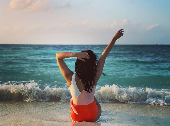 रसिका आणि आदित्य यांची पहिली भेट 2018 मध्ये लॉस ऐंजिलीसमध्ये एका कौटुंबिक कार्यक्रमात झाली होती. त्यानंतर या दोघांनी 2020 मध्ये एकमेकांना भेटायला सुरुवात केली. 