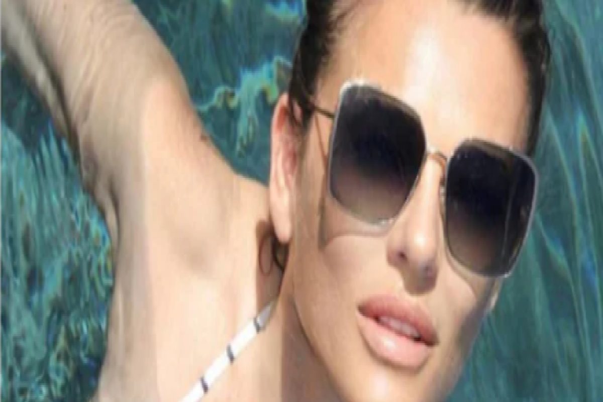 Booster डोस मिळाल्याचा Booster आनंद, बीचवर जाऊन केलं हॉट फोटोशूट