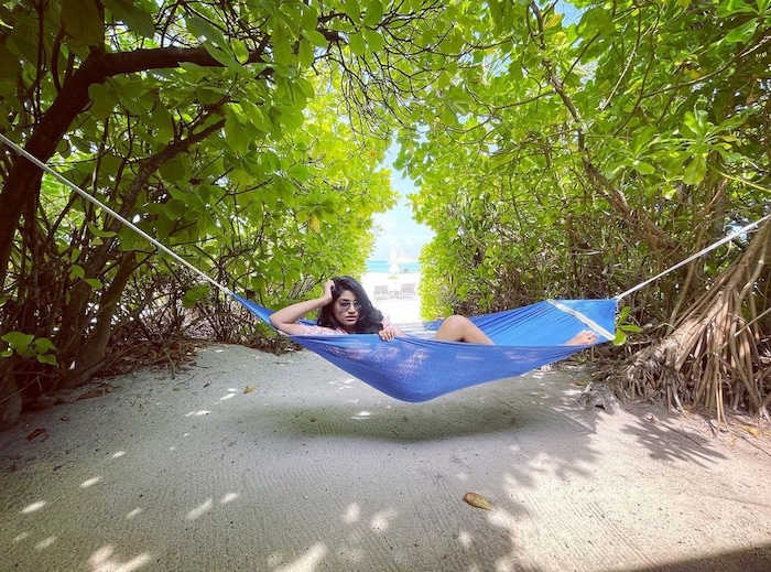 रसिकांने यापूर्वी पोश्टर गर्ल, गॅट मॅट, बघतोस काय मुजरा कर या चित्रपटात महत्वाच्या भूमिका साकारल्या आहेत.तुम बिन मोहें… या व्हिडीओ अल्बममध्ये गायनासोबतच त्यात रसिकाने कामही केले होते. रसिकाने अभिनय, गायन आणि दिग्दर्शन या तिन्ही क्षेत्रात काम केले आहे.