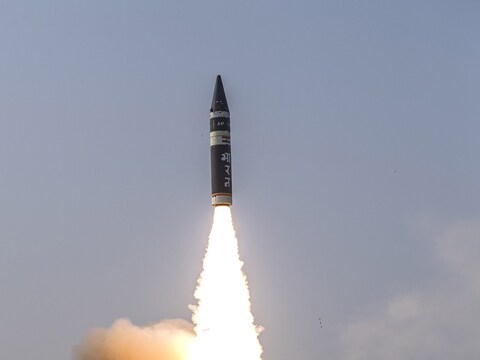 संरक्षण संशोधन आणि विकास संस्थेने (DRDO) नव्या श्रेणीतील अत्याधुनिक आंतरखंडीय क्षेपणास्त्र 'अग्नी P' (Agni P) ची घेतलेली चाचणी यशस्वी झाली. 