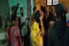 Pune: गुन्हेगाराला पकडण्यासाठी गेलेल्या पोलिसांवर जमावाचा हल्ला, धक्कादायक VIDEO