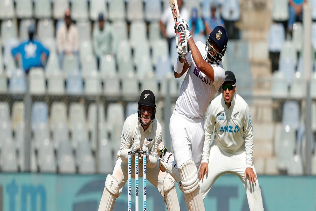 IND vs NZ: दमलेल्या न्यूझीलंडला अक्षरने तंगवले, मुंबई टेस्टवर टीम इंडियाची मजबूत पकड