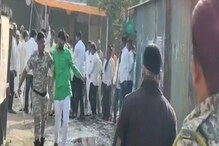 VIDEO: बीडमध्ये निवडणुकीत राडा, मतदान केंद्रावर BJP-NCP कार्यकर्त्यांत हाणामारी VIDEO: बीडमध्ये निवडणुकीत राडा, मतदान केंद्रावर BJP-NCP कार्यकर्त्यांत हाणामारी