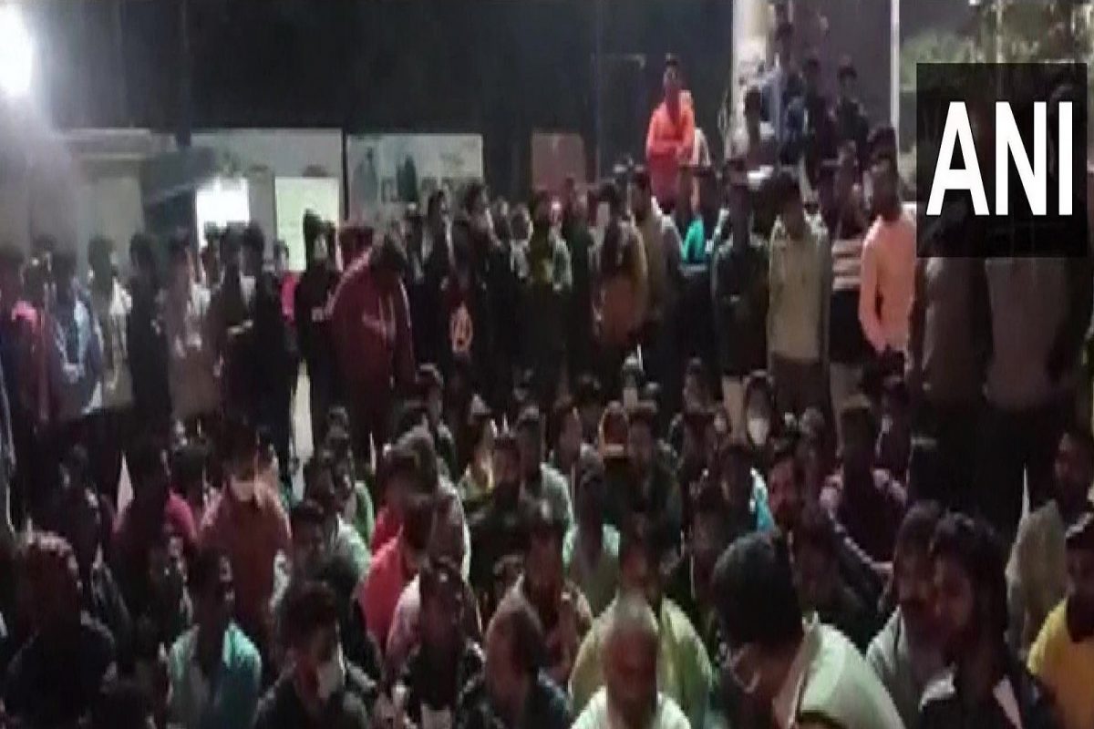 बंगळुरूत छत्रपती शिवाजी महाराजांच्या पुतळ्याची विटंबना; शिवप्रेमी आक्रमक