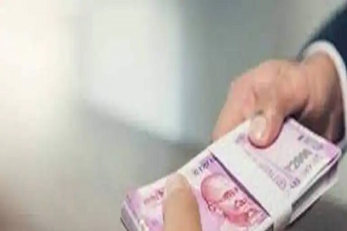 1 जानेवारीपासून 'या' बँकेत 10 हजारांहून अधिक रक्कम जमा करण्यासाठी चार्ज लागणार, किती खर्च वाढणार?