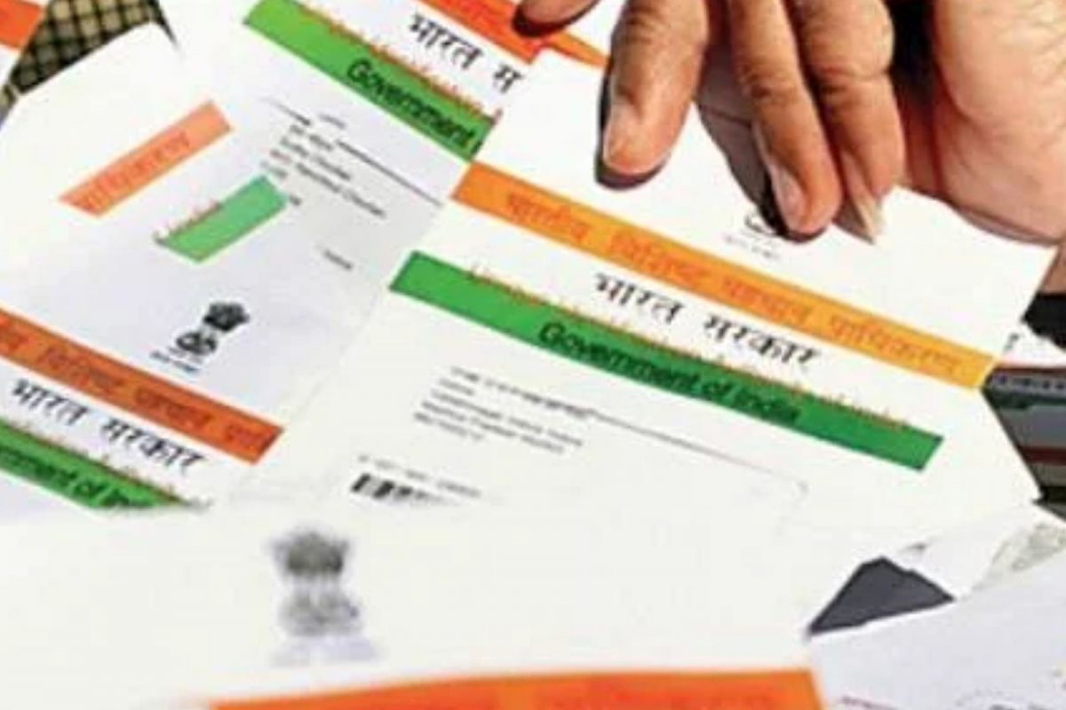 आधार कार्डवर `या` दोन गोष्टी केवळ एकदाच कराव्यात अपडेट, अन्यथा...