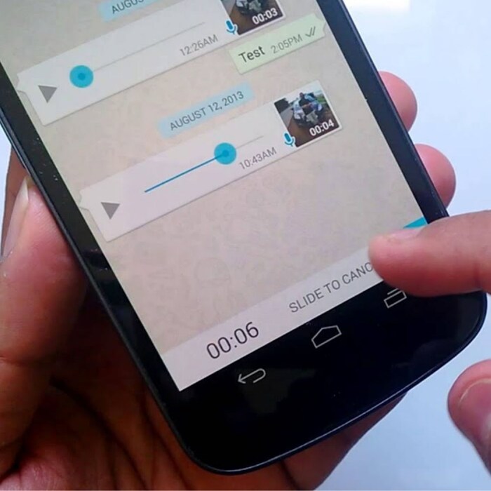 WhatsApp वर सध्या Voice Message पाठवण्यापूर्वी तो ऐकण्याचा पर्याय नाही. परंतु नव्या अपडेटमध्ये युजर्सला Voice Message पाठवण्यापूर्वी तो ऐकता येणार आहे. यासाठी काही स्टेप्स फॉलो कराव्या लागतील. 