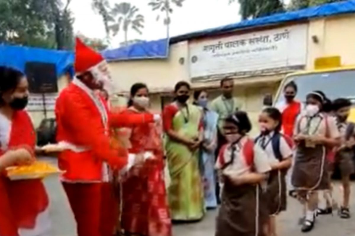 students were welcomed by Santa Claus.