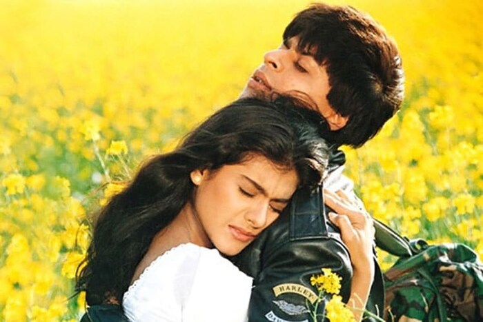 Dilwale Dulhania Le Jayenge : मुलींचा सर्वकालीन आवडता अभिनेता शाहरुख खान या चित्रपटात काजोलसोबत रोमान्स करताना दिसत आहे. हा चित्रपट पाहिल्यानंतर मुली एकट्याने प्रवास करण्याचा मूड बनवू शकतात. काय माहिती तुम्हाला कोणी मिळू शकतो.