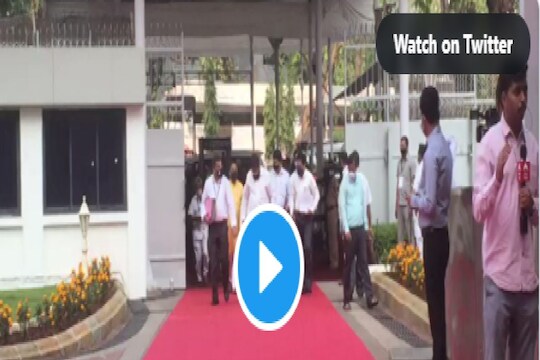 VIDEO: अन् मंत्र्यालाच पडला विसर, मास्कच लावला नाही; विधान भवनात प्रवेश करताच आली आठवण, मग केलं असं की...