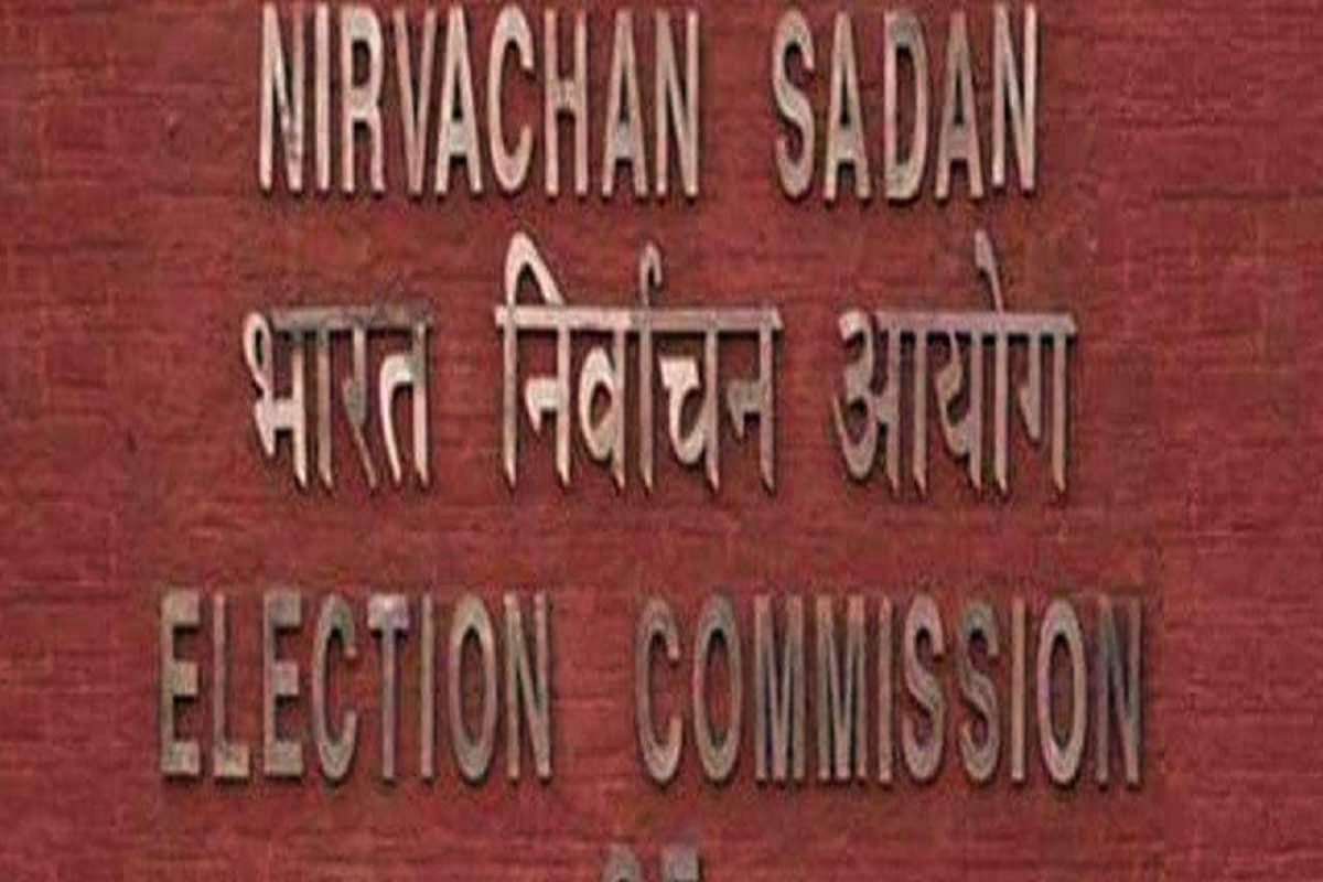 निवडणूक आयोगाला मतदार ओळखपत्र आणि आधार कार्ड का करायचं आहे लिंक? जाणून घ्या