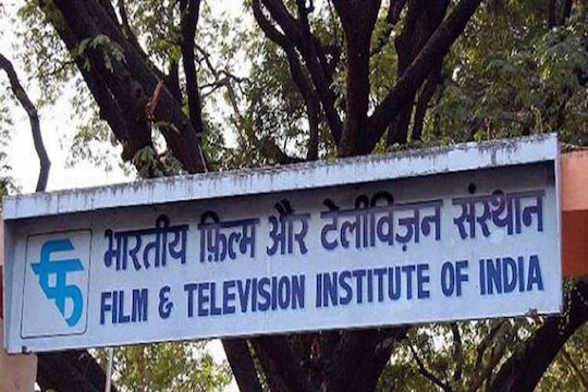 रंगांधळ्या व्यक्तींना प्रवेश देण्याबद्दलच्या निकषांचं पुनरावलोकन करण्यासाठी तज्ज्ञ समिती स्थापन करा : SC चे FTII ला आदेश