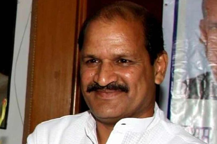 80 च्या दशकात डॉ. आनंद सुमन यांचं नाव प्रसिद्धझोतात आलं होतं. हे छतारीच्या नवाबाचे वंशज असून इस्लामचा त्याग करून हिंदू धर्म स्वीकारला होता.