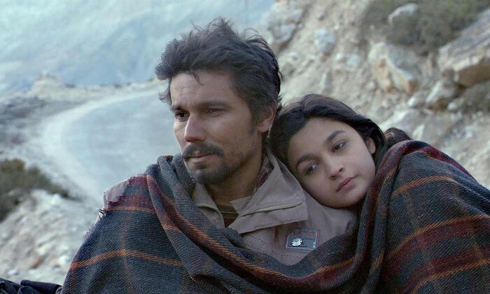 Highway : इम्तियाज अलीचा हायवे चित्रपट हा रोड प्रवासासाठी तुमचा विचार बनवणारा एक परफेक्ट चित्रपट आहे.