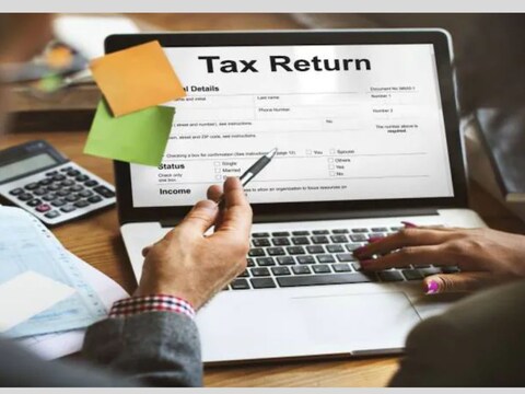 ज्या करदात्यांनी आर्थिक वर्ष 2019-20 साठी त्यांच्या आयकर रिटर्नचे (Income Tax Return Update) अद्याप ई-सत्यापन (e-verification of ITR) केले नाही आहे, त्यांच्यासाठी महत्त्वाची बातमी आहे. 