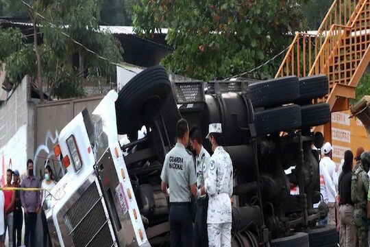 Tragic Accident..! ट्रक उलटल्यानं तब्बल 49 जणांचा मृत्यू, 58 हून अधिक जण गंभीर जखमी