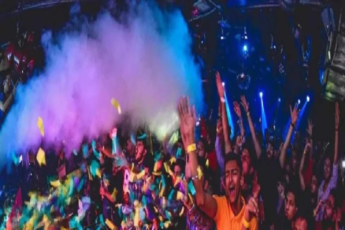 कायच्या काय..! 10 हजार रुपये देऊन Corona Positive सोबत डिनर पार्टी