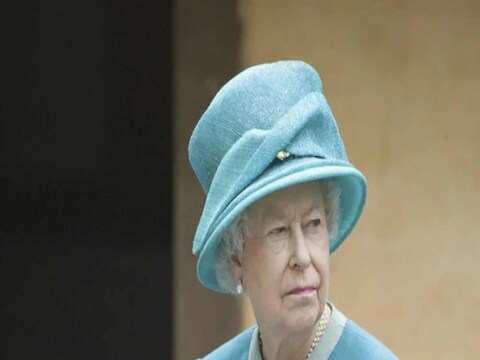 बार्बाडोस (Barbados) हा कॅरिबियन बेटांमधला एक देश आहे, जो पूर्ण प्रजासत्ताक (Republic) झाल्यामुळे चर्चेत आला आहे. 30 नोव्हेंबर रोजी इथं नवनिर्वाचित राष्ट्रपतीची नियुक्ती झाल्याने हा देशा प्रजासत्ताक झाला. आता तिथे ब्रिटनच्या राणीला (Queen of Britain) देशाचे प्रमुख म्हटले जाणार नाही. पण अजूनही जगात असे काही देश आहेत जे ब्रिटनच्या राणीला राष्ट्रकुल अंतर्गत आपले राज्यप्रमुख मानतात. आतापर्यंत 17 देश कॉमनवेल्थमधून स्वतंत्र झाले आहेत.

