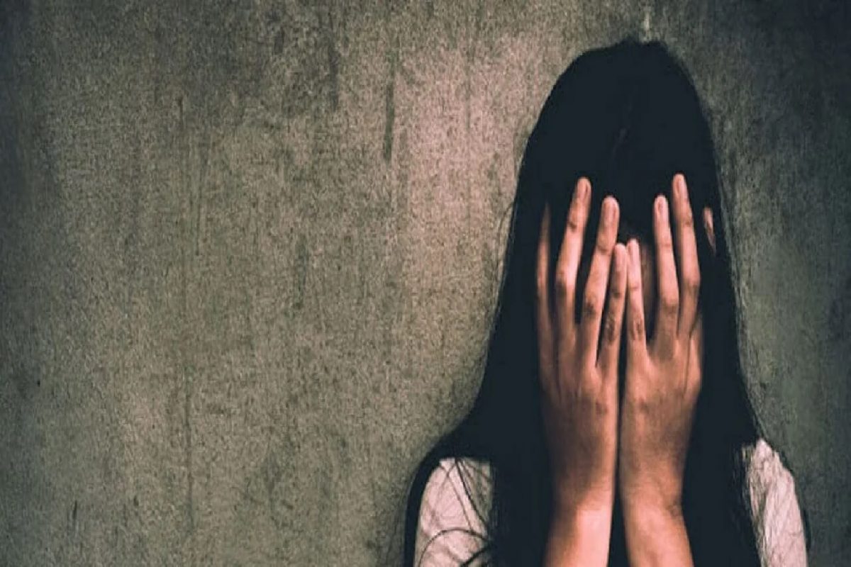 पीडितेनं कपडे घातले असले तरीही जबरदस्तीनं शारीरिक संबंधांचा प्रयत्न हा बलात्कारच : High court चा मोठा निर्णय