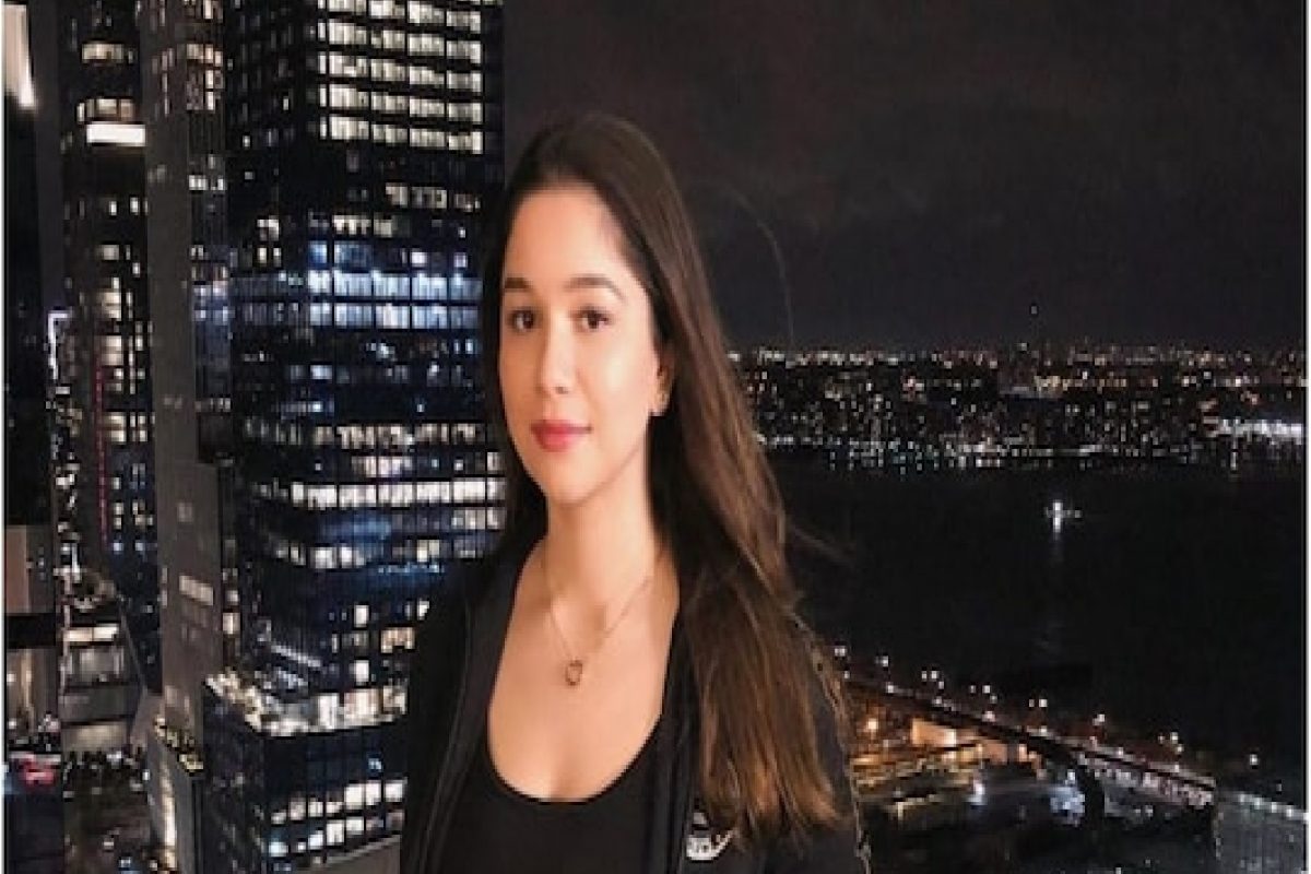 Sara Tendulkar's Date Night : सचिनच्या मुलीनं पकडला कुणाचा हात? पाहा Photo