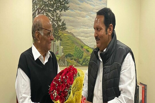 भाजप खासदार उदयनराजे भोसलेंनी घेतली शरद पवारांची भेट, राजकीय चर्चांना उधाण 