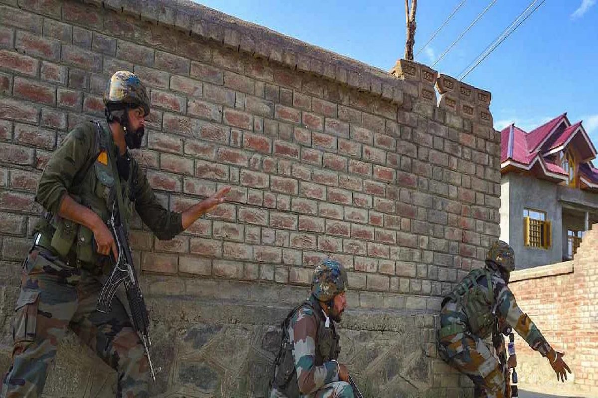 शोपियानमध्ये सुरक्षा दलाची मोठी कारवाई, लष्कर-ए-तैयबाचे दोन दहशतवादी ठार