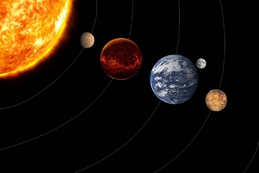 या अभ्यासाने आतापर्यंत पृथ्वी (Earth), मंगळ (Mars) आणि सूर्यमालेच्या (Solar System) आतील आणि बाहेरील भागांमधील प्राचीन ग्रहांच्या बांधकाम साहित्याच्या समस्थानिकांच्या संदर्भात सर्वात तपशीलवार तुलना केली आहे. यातील काही पदार्थ आजही उल्कापातामध्ये सुरक्षित आणि अपरिवर्तित स्वरूपात उपलब्ध आहेत. फॉर्म सायन्स अॅडव्हान्सेस या जर्नलमध्ये प्रकाशित झालेल्या या अभ्यासाचे परिणाम आपल्या सूर्यमालेतील बुध, शुक्र, पृथ्वी आणि मंगळ यांच्या निर्मिती प्रक्रियेच्या आकलनासाठी दूरगामी परिणाम करू शकतात. (प्रतिकात्मक फोटो: पिक्साबे)