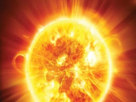 सूर्याशिवाय (The Sun) आपल्या विश्वाची कल्पनाच करणं शक्य नाही. सूर्य हा ऊर्जेचा प्रमुख स्रोत (Source of Energy) मानला जातो. सूर्य नसता तर या जीवसृष्टीची निर्मितीच झाली नसती. पृथ्वीवरची (The Earth) सर्व जीवसृष्टी आपल्या अस्तित्वासाठी सूर्यावरच अवलंबून आहे.