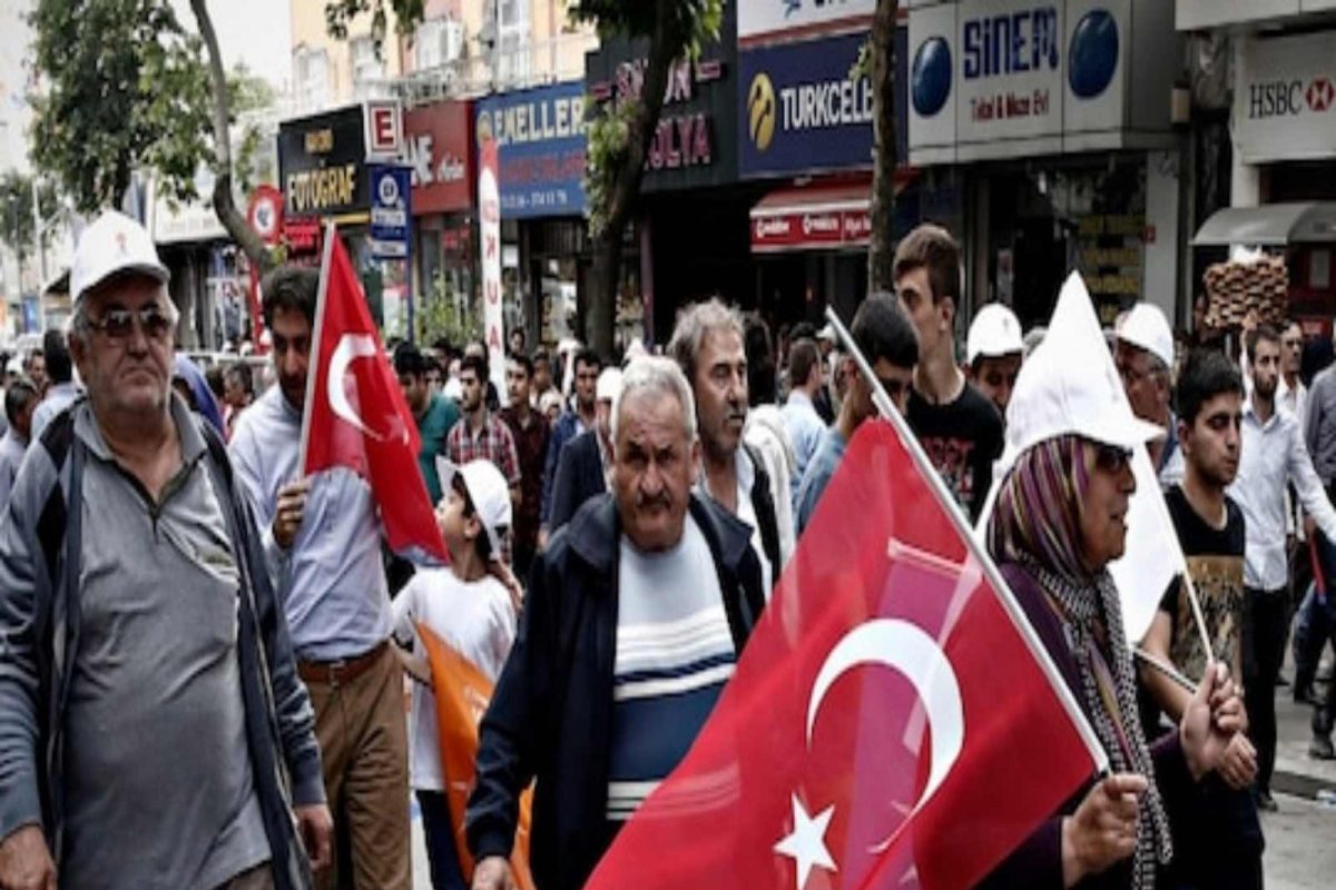 Turkey Economy | तुर्कीत महागाईचा भडका, स्वस्त ब्रेडसाठी लोकांच्या लांबच लांब रांगा! जनता अध्यक्षांना का देतेय दोष?