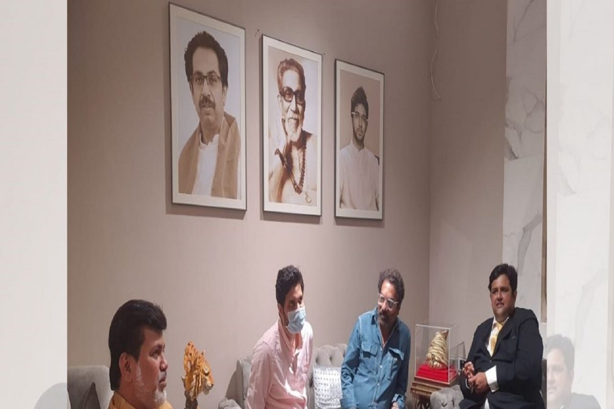 रुपाली पाटील यांच्यापाठोपाठ मनसेला आणखी एक धक्का? मनसे नेते अभिजीत पानसेंनी घेतली शिवसेना नेत्यांची भेट