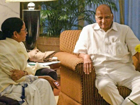 अलीकडे काँग्रेस आणि तृणमूल यांच्यात जोरदार वाद निर्माण झाला आहे. काँग्रेस नेते तृणमूलमध्ये सामील झाल्याच्या मुद्द्यावरून दोन्ही पक्षांमध्ये खडाजंगी झाली आहे.