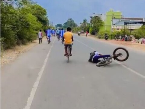 व्हिडिओमध्ये एक तरुण सायकलवर स्टंट (Cycle Stunt) करताना दिसतो. मात्र पुढच्याच क्षणी त्याच्यासोबत जे काही घडलं ते पाहून तुम्हालाही हसू आवरणार नाही. 
