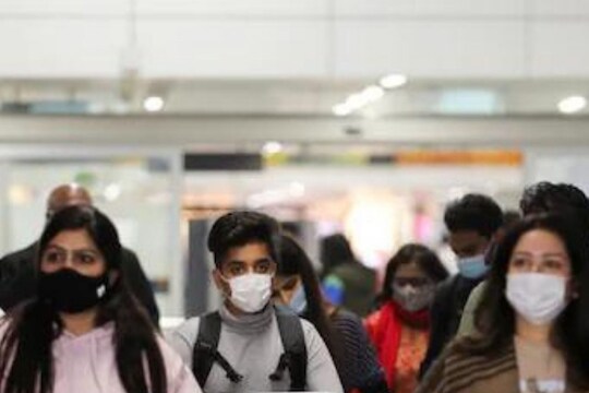 'भारतात ओमिक्रॉन बाहेरून आला नाही तर आधीपासूनच अस्तित्व'; लशीच्या प्रभावाबाबतही शास्त्रज्ञांनी दिली माहिती