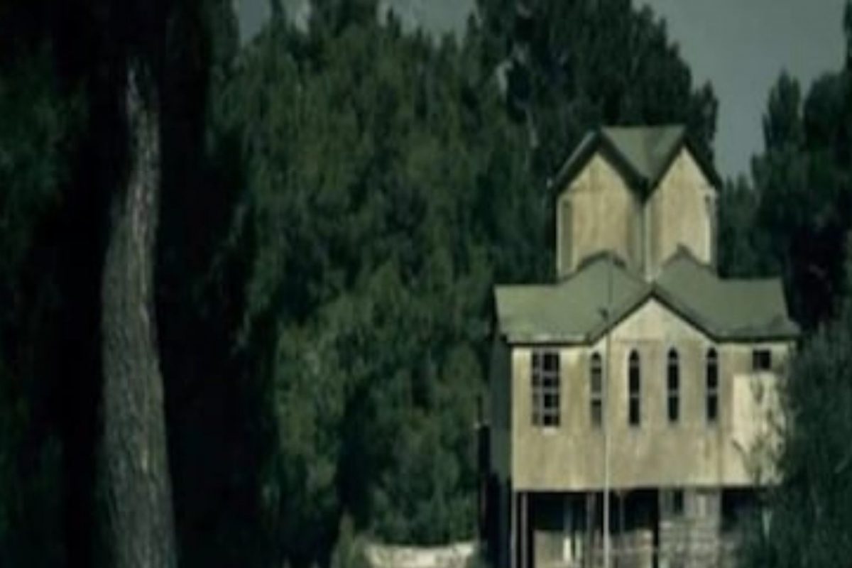 भूत बंगल्यात जाताच मुलासोबत घडली विचित्र घटना; मृतदेह पाहून डॉक्टरही शॉक