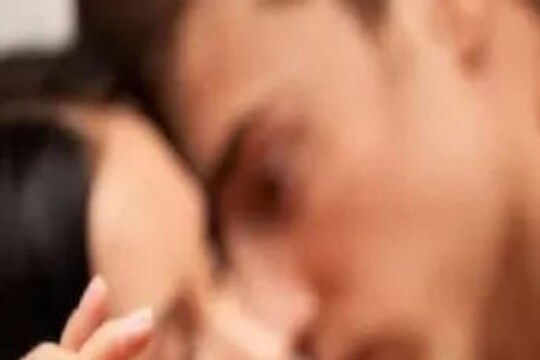 अजबच! प्रत्येक रात्रीसाठी गर्लफ्रेंडला एवढी रक्कम देतो हा तरुण; कारण वाचून व्हाल थक्क