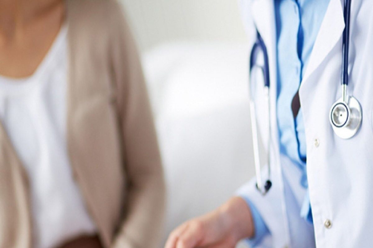 वेबकॅमच्या माध्यमातून उपचाराचा दावा; डॉक्टरने 400 हून अधिक महिलांच्या गुप्तांगाचे बनवले व्हिडिओ अन्..