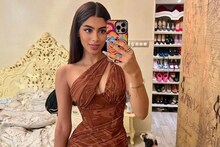 मिरर सेल्फी घेत Khushi Kapoor ने शेअर केले बेडरुमचे इनसाइड PHOTOS