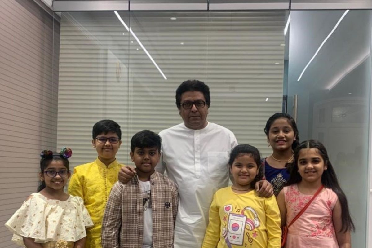 सारेगमप लिटिल चॅम्प्सच्या स्पर्धकांनी घेतली मनसे प्रमुख राज ठाकरेंची भेट