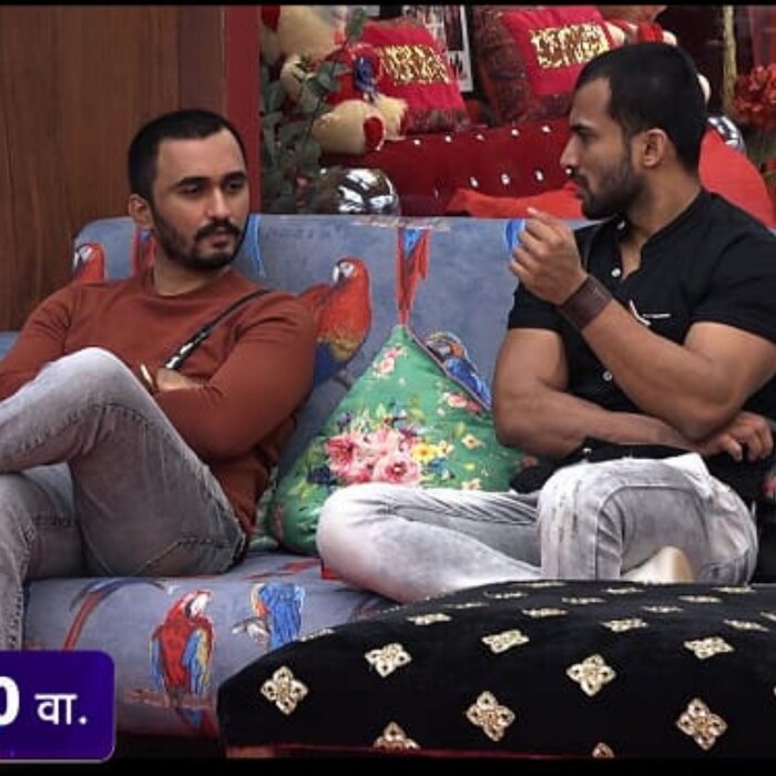 त्यामुळे प्रत्येक स्पर्धक फिनालेमध्ये आपली जागा निश्चित करण्यासाठी धडपड करत आहेत. त्यामुळे दिवसेंदिवस स्पर्धकांच्या मैत्रीत फूट पडताना दिसत आहे.