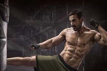 तुम्हाला माहिती आहे का जॉन अब्राहमचा डाएट प्लॅन? वाचा अभिनेत्याचा फिटनेस मंत्रा
