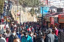 दिल्लीसह या राज्यांमध्ये निर्बंध तर शिमल्यात पर्यटकांची तुफान गर्दी, पाहा PHOTOS