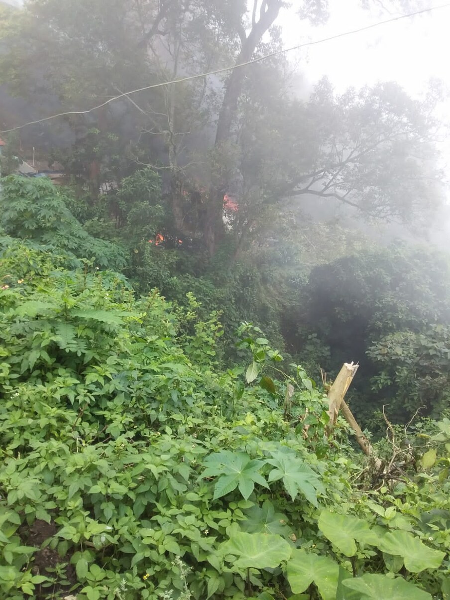 हेलिकॉप्टर कोसळताच आग लागली. घटनास्थळी बचाव आणि मदतकार्य वेगाने सुरू करण्यात आले आहेत. या घटनेबाबत संरक्षणमंत्री राजनाथ सिंह यांनी पंतप्रधान नरेंद्र मोदी यांना माहिती दिली आहे.