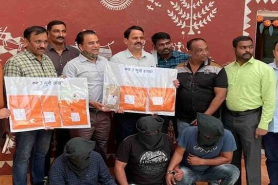 वरीष्ठ पोलीस निरीक्षक शत्रुघ्न माळी यांच्या पथकाने ही कारवाई केली 