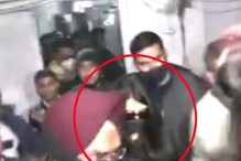 ED कार्यालतून बाहेर पडताना ऐश्वर्या राय कॅमेरात कैद, VIDEO आला समोर ED कार्यालतून बाहेर पडताना ऐश्वर्या राय कॅमेरात कैद, VIDEO आला समोर